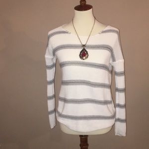 Gap Women white and grey sweater in small.
